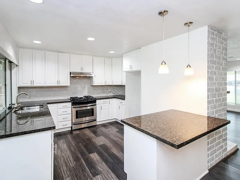24059 Willow Creek Rd — Photo 10
