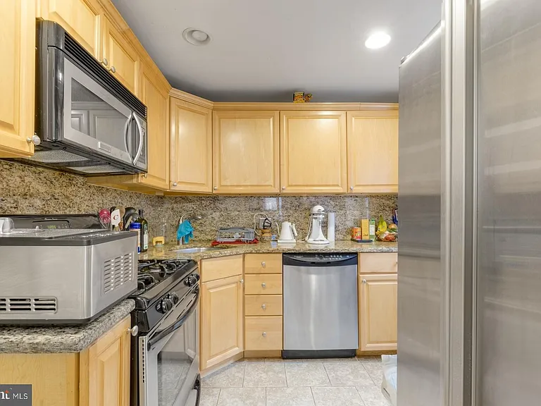 824 N Judson St — Photo 7