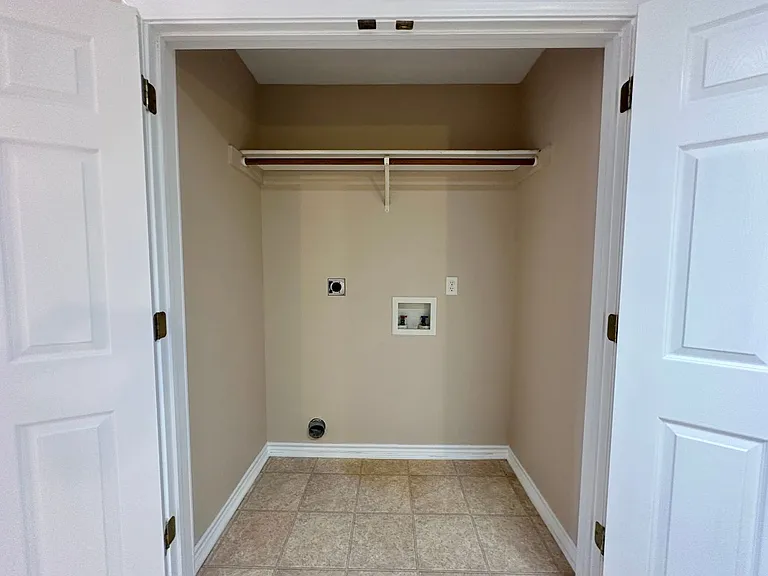202 Janelle Dr — Photo 10