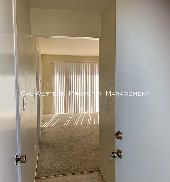 1st image of 880 Willow St APT 8
