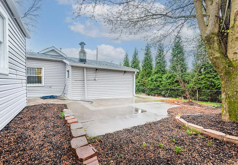 610 Old Harrods Creek Rd — Photo 24
