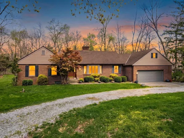 2434 Carriage Rd, Powell, OH 43065