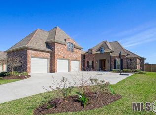8849 Phaeton Crossing Dr, Baton Rouge, LA 70817