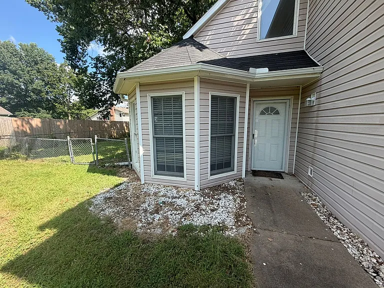 401 Dustin Dr — Photo 33