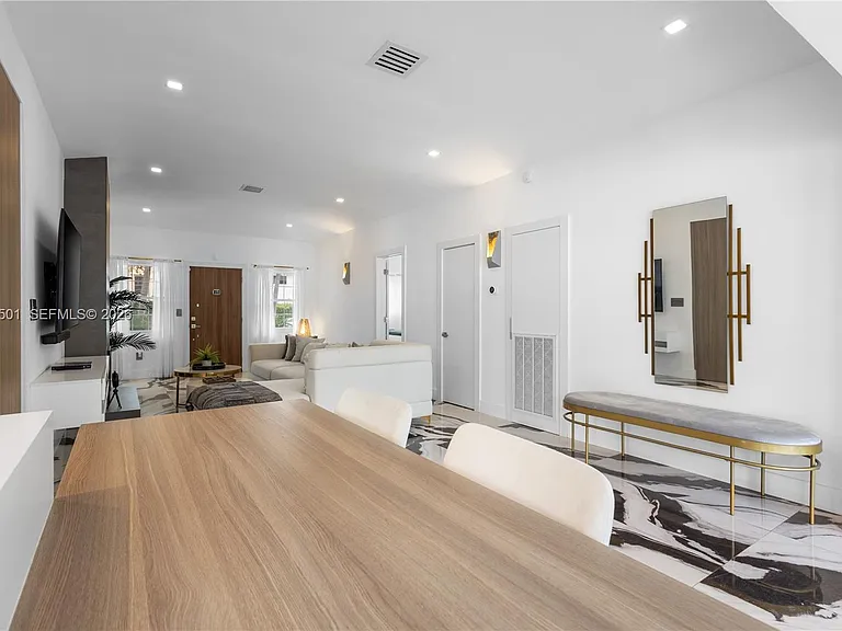 1544 Michigan Ave — Photo 37