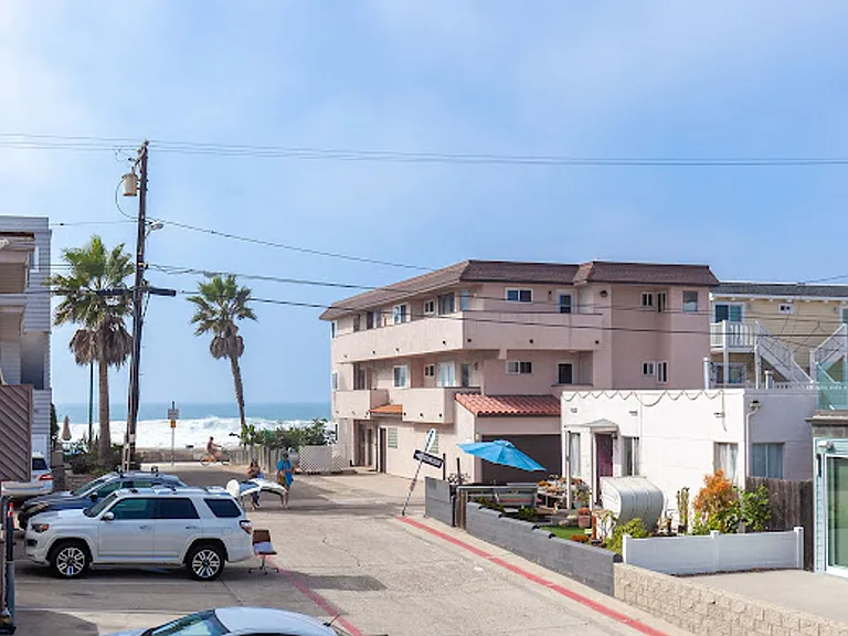 725 Santa Barbara Pl — Photo 14