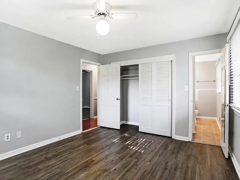 9803 Lakewood Dr W — Photo 16