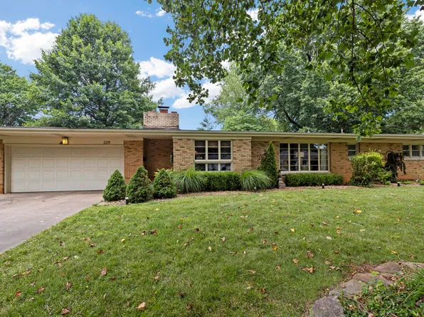2211 E Claiborne Street, Springfield, MO 65804