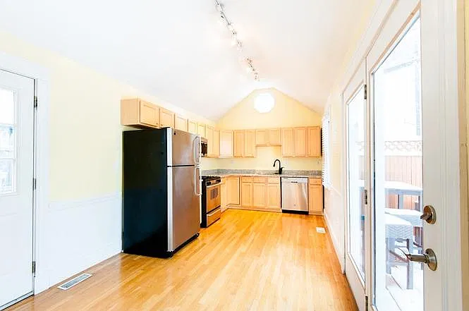 9 G St — Photo 8