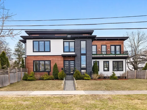 706 Saw Mill Brook Pkwy, Newton, MA 02459