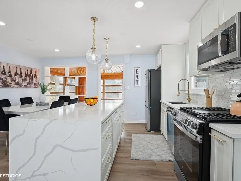 1001 Oakton St — Photo 17