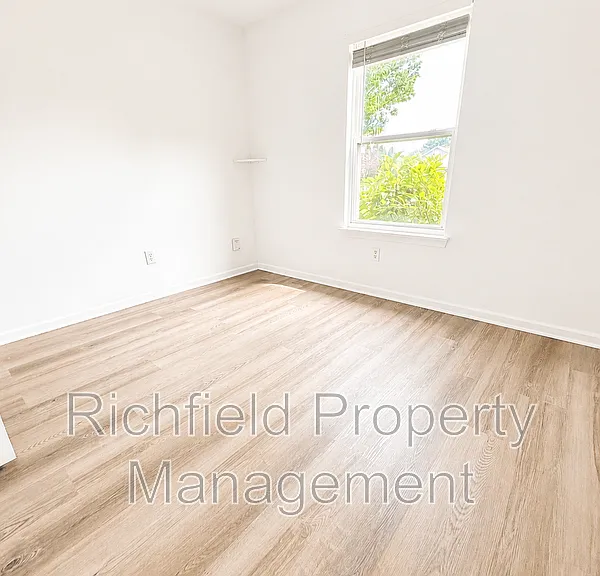 1704 Crimson Ln — Photo 4