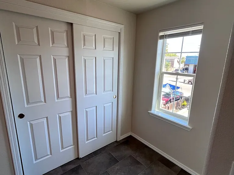 209-213 Edwards St — Photo 25