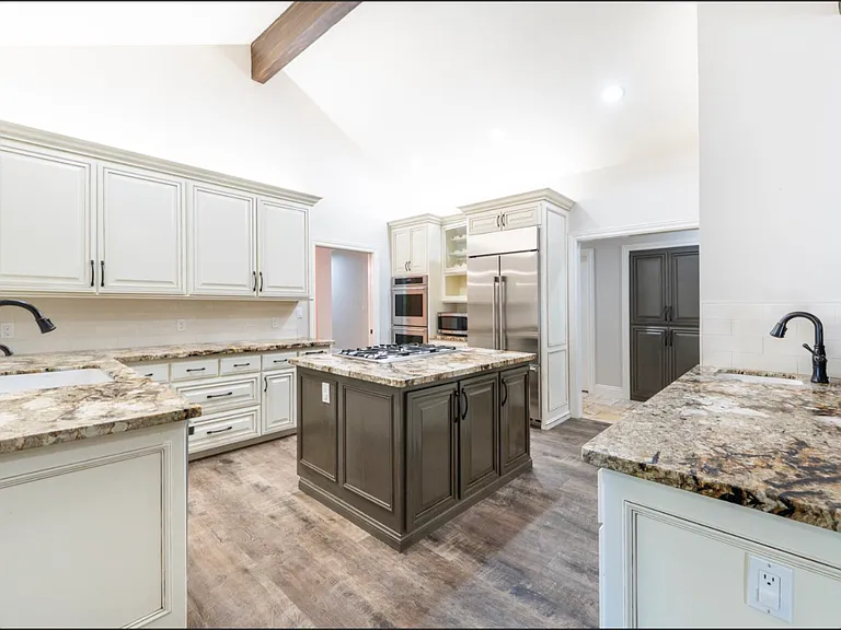 585 E Chesapeake Cir — Photo 5