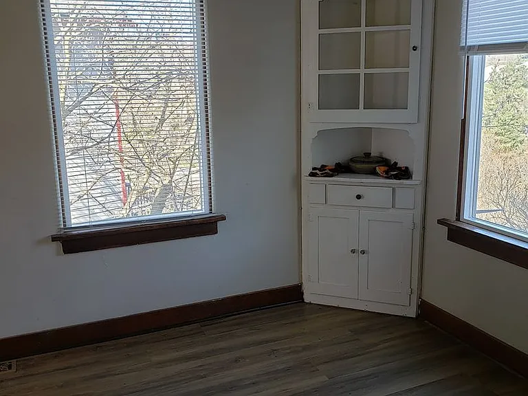 935 NE Maple St — Photo 8