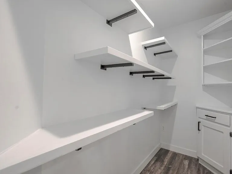 104 N Burr Oak Rd — Photo 11