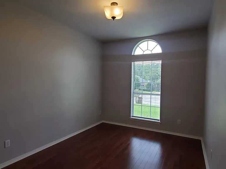 18257 Springmill Ct — Photo 27