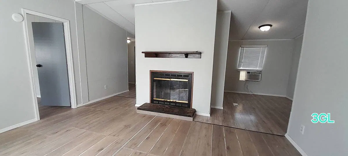 3 bed, 1200 sqft, $1,300 — Photo 2