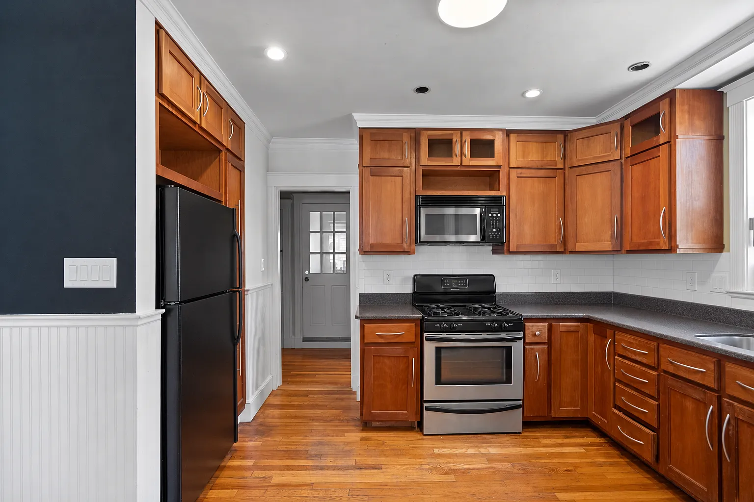4 bed, 1800 sqft, $3,250 — Photo 3