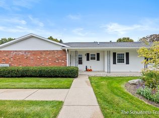 7428 Grove Dr, Jenison, MI 49428