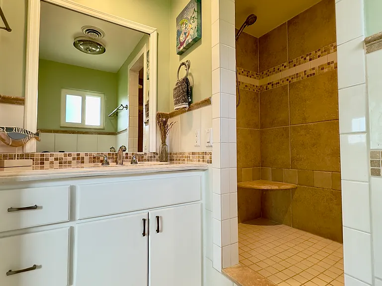 1366 NE Hilltop St — Photo 24