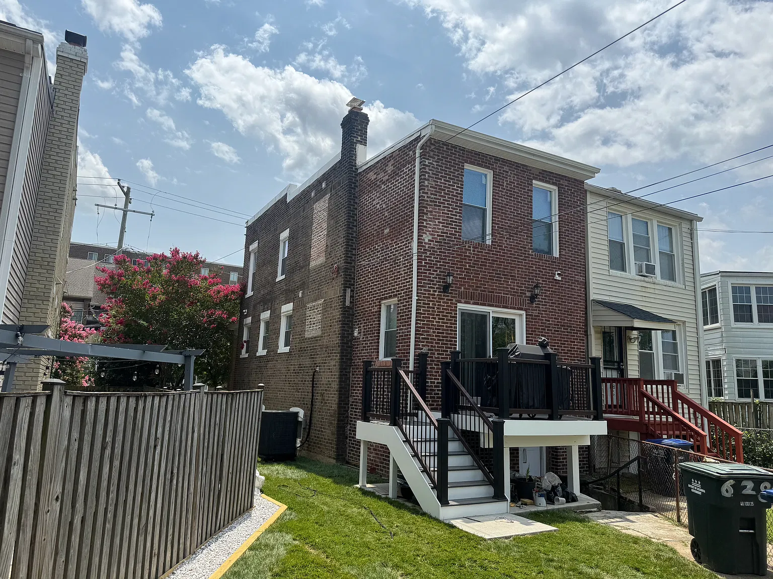 3 bed, 2.5 bath, 1320 sqft, $5,328 — Photo 2