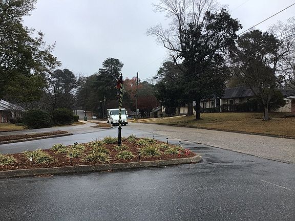 5th image of 563 Larkin Ln