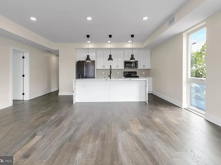 1868 Frankford Ave #404 — Photo 8