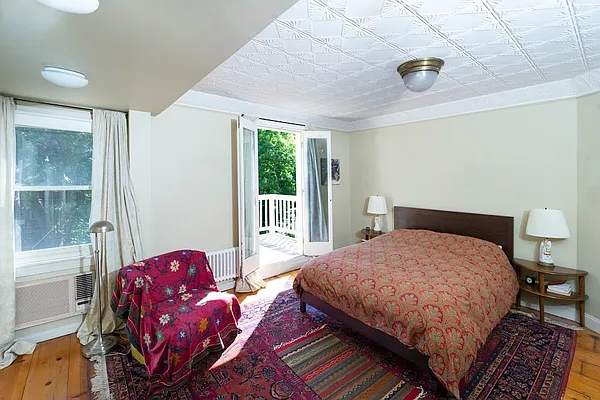 Rented by New York Casas Ltd. | media 24