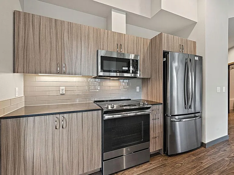 Edge Apartments — Photo 37