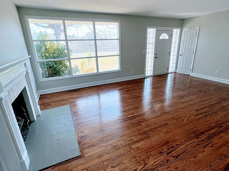 3328 Wards Rd — Photo 3