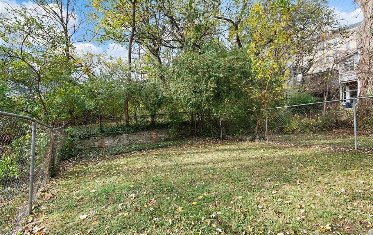 1 bed, 1000 sqft, $1,100 — Photo 4