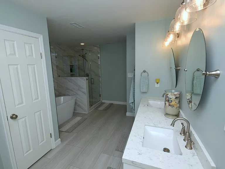 En-suite bathroom in primary bedroom.