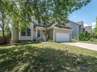 13237 S Fox Ridge Dr, Olathe, KS 66062