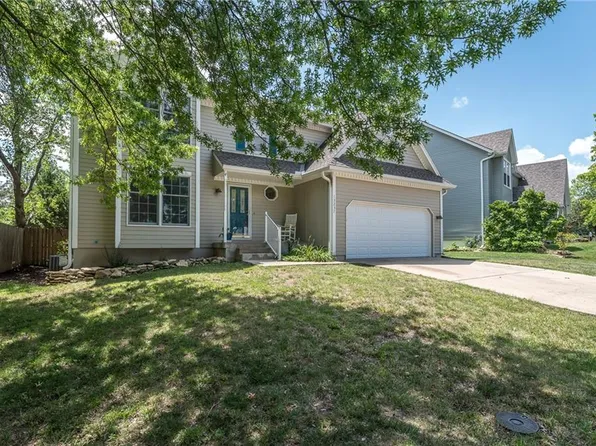 13237 S Fox Ridge Dr, Olathe, KS 66062