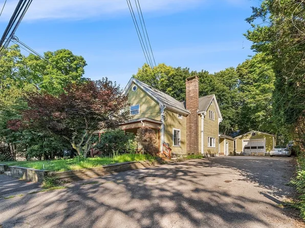 56 Park St, Hudson, MA 01749