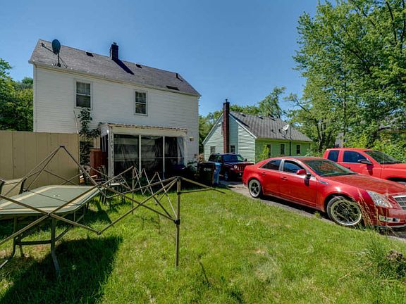 3rd image of 816 Fairbanks Ave