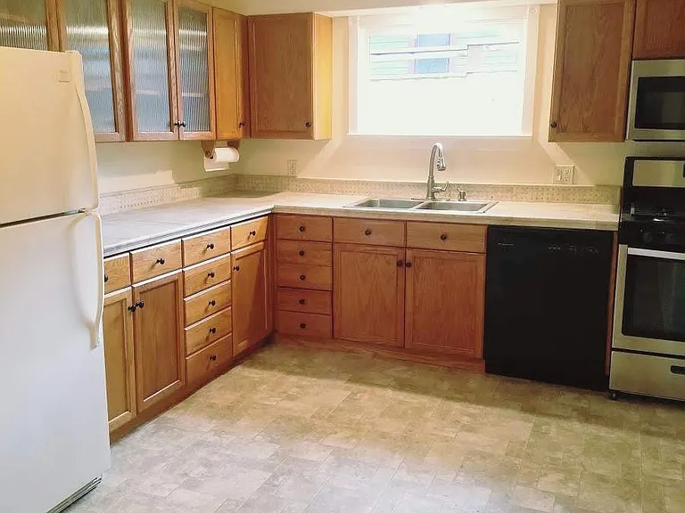 391 Beach St — Photo 8
