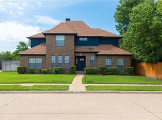 318 Meadowcreek Dr, Mesquite, TX 75150