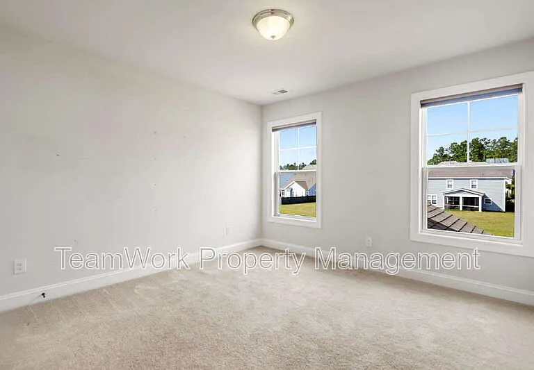 233 Seaworthy St — Photo 29