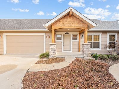 1869 Overlook Dr, Salina, KS, 67401