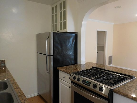 2nd image of 1837 Glendon Ave APT 2