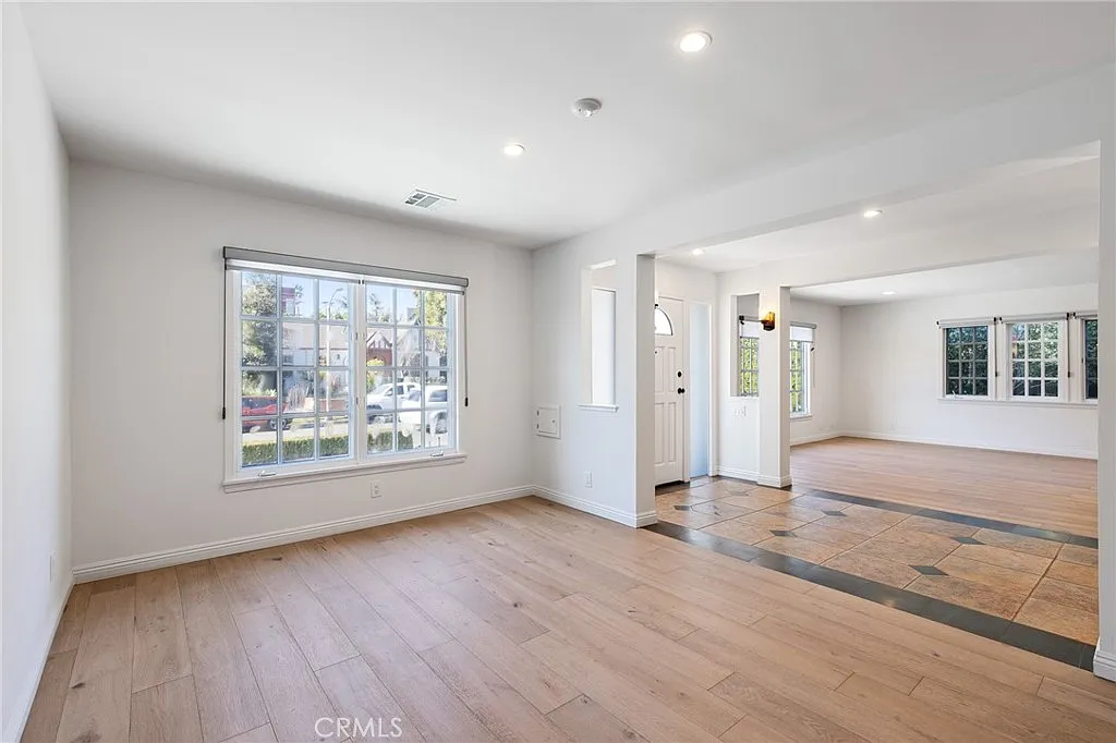 3 bed, 2142 sqft, $11,500 — Photo 3