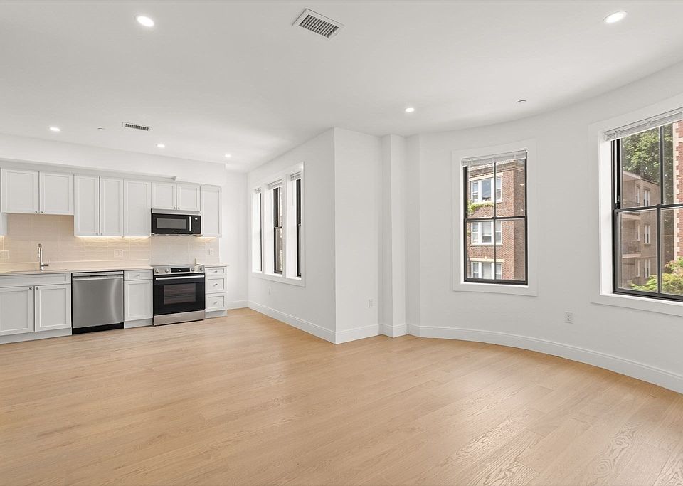 1st image of 32 Orkney Rd #2