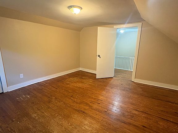 4th image of 3207 Walnut St W #1