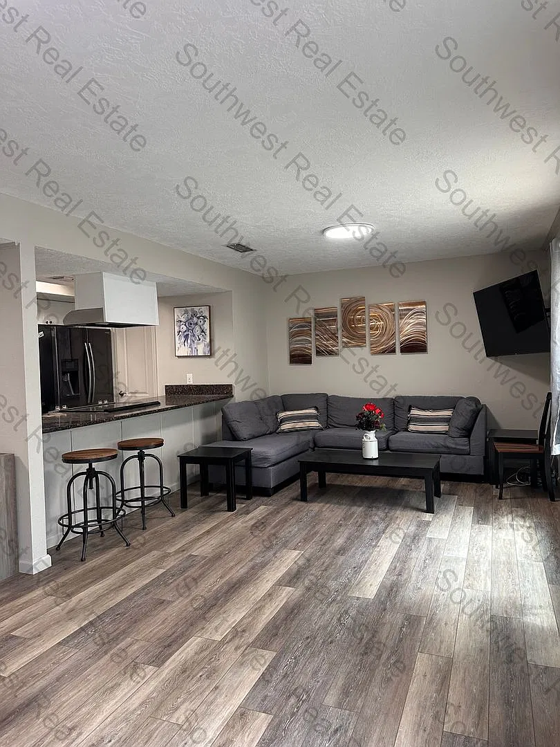 Spacious 2 story condo. — Photo 2