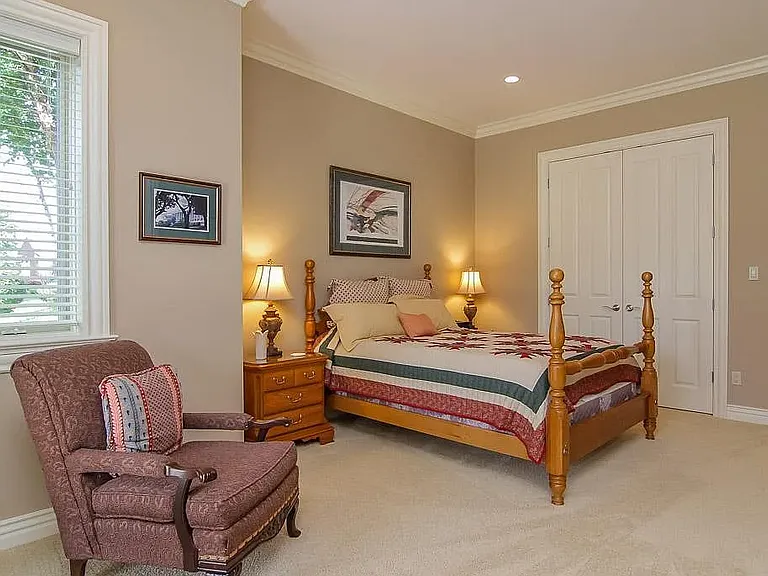 13204 Longwood Ln — Photo 23