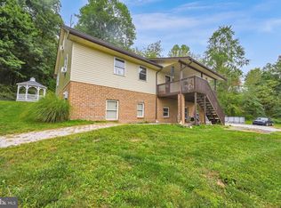 7798 Camp Ernie Rd, Abbottstown, PA 17301