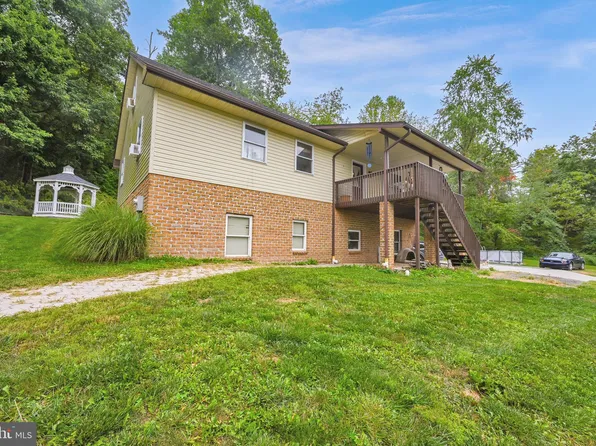 7798 Camp Ernie Rd, Abbottstown, PA 17301