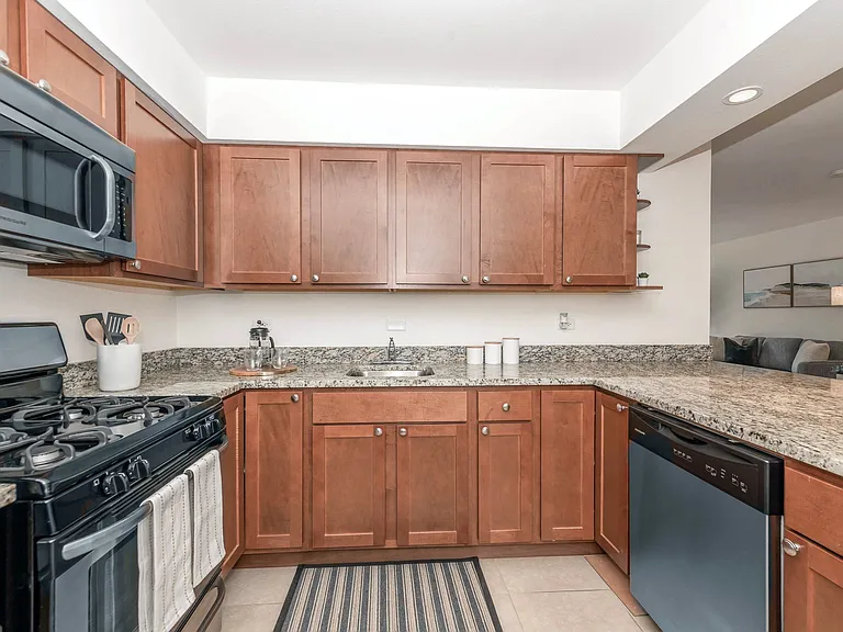 Barrington Lakes Apartments — Photo 25